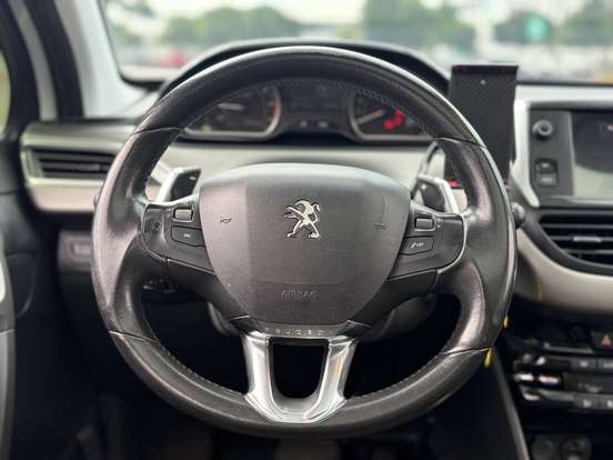 PEUGEOT-208-1.6 GRIFFE 16V FLEX 4P AUTOMÁTICO PEUGEOT-208-2017
