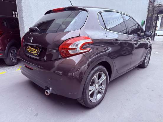 PEUGEOT-208-2013