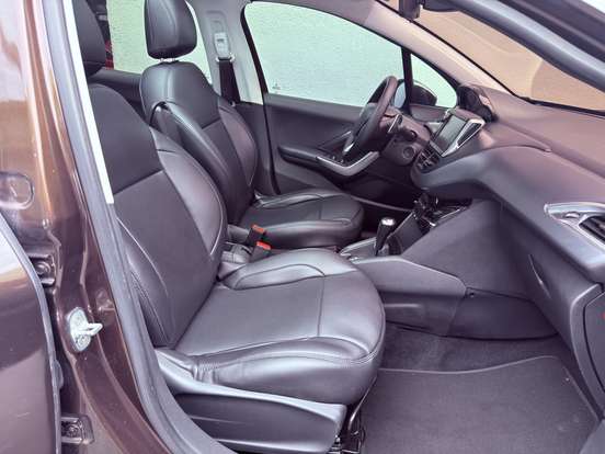 PEUGEOT-208-2013