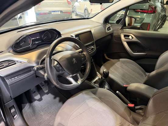 PEUGEOT-208-2015