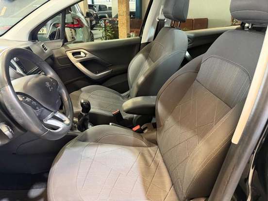 PEUGEOT-208-1.6 GRIFFE 16V FLEX 4P MANUAL PEUGEOT-208-2015