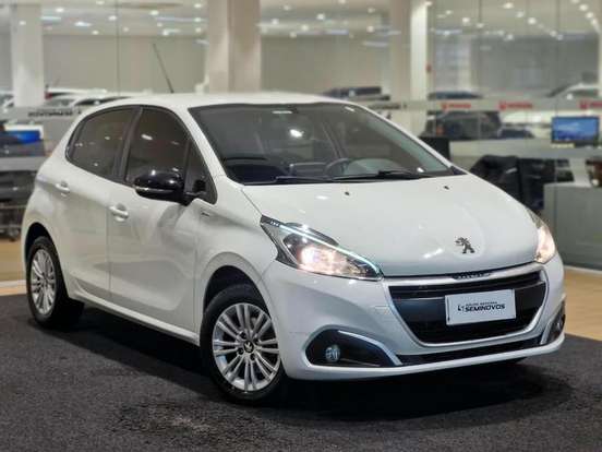 PEUGEOT-208-2018