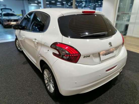PEUGEOT-208-2018