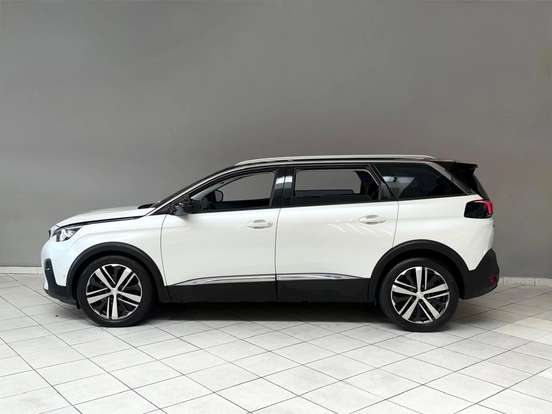 PEUGEOT-5008-2018