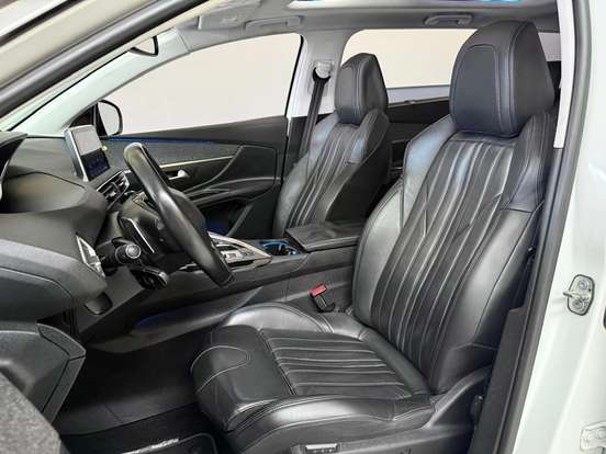 PEUGEOT-5008-2018