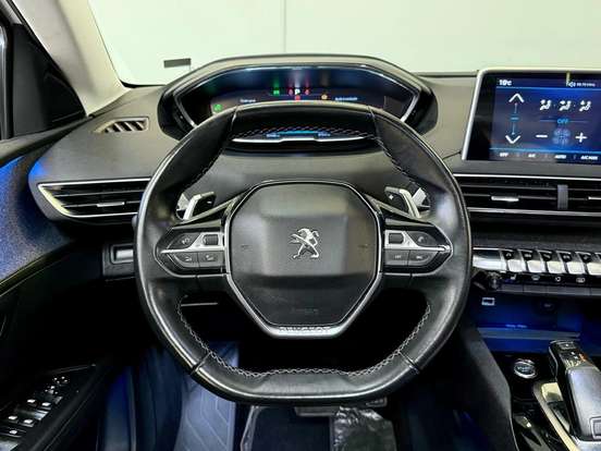 PEUGEOT-5008-2018