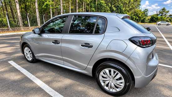 PEUGEOT-208-2023