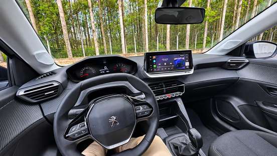 PEUGEOT-208-2023