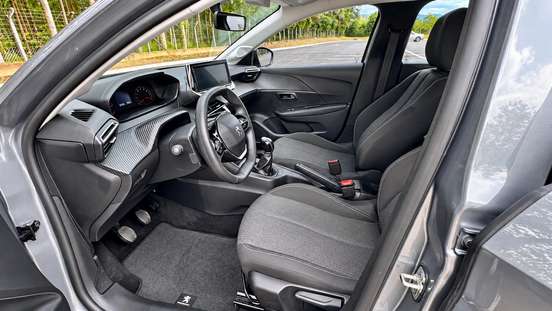PEUGEOT-208-2023