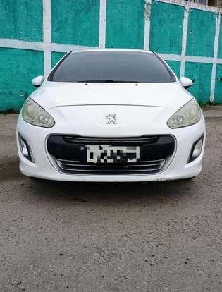 PEUGEOT-308-2012
