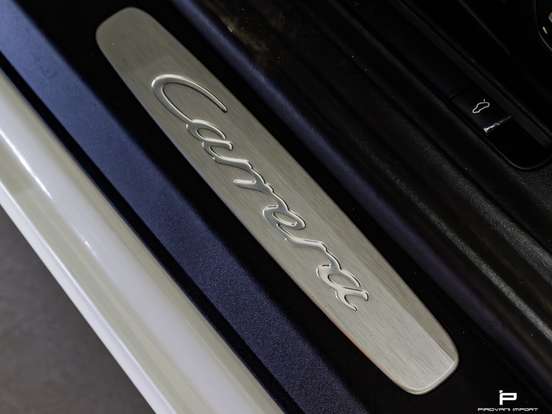PORSCHE-911-2018