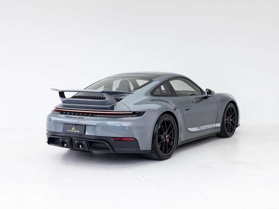 PORSCHE-911-2025