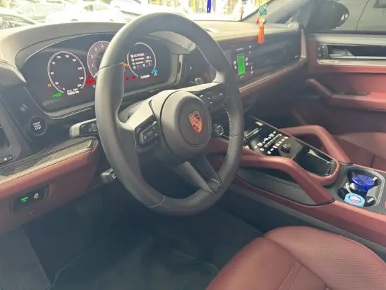 PORSCHE-CAYENNE-2025