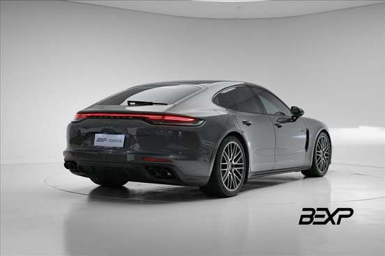 PORSCHE-PANAMERA-2023