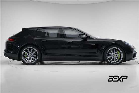PORSCHE-PANAMERA-2022