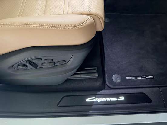 PORSCHE-CAYENNE-2025