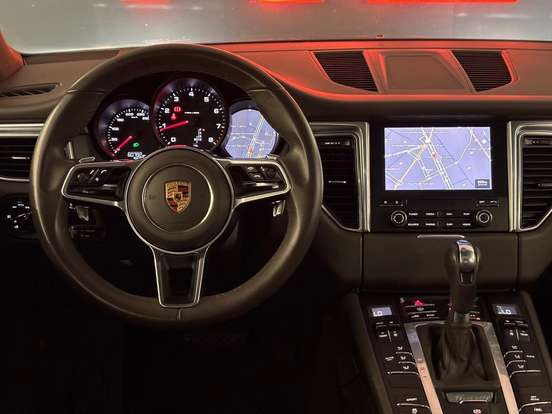 PORSCHE-MACAN-2018