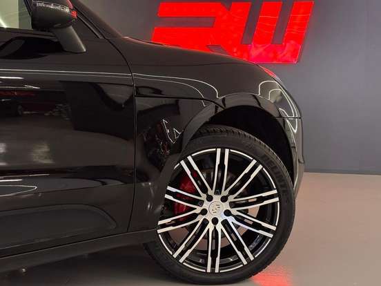 PORSCHE-MACAN-2018