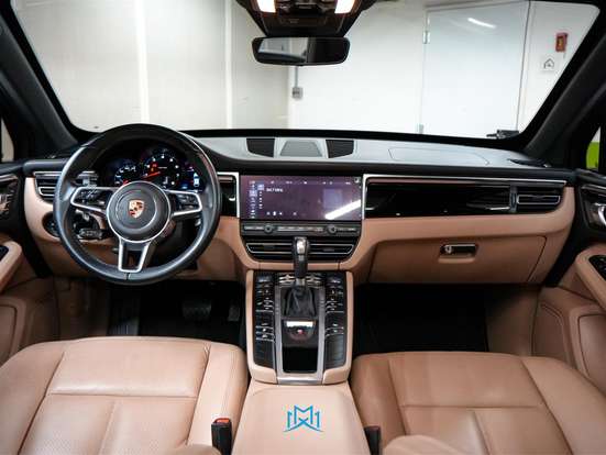 PORSCHE-MACAN-2021