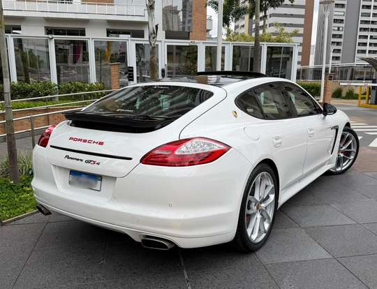 PORSCHE-PANAMERA-2011
