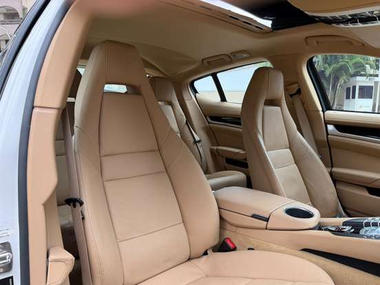 PORSCHE-PANAMERA-2011
