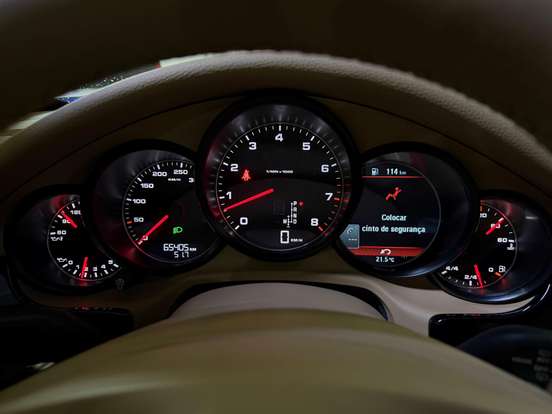 PORSCHE-PANAMERA-2011