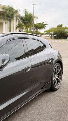 PORSCHE-TAYCAN-2023