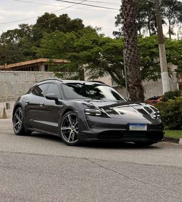PORSCHE-TAYCAN-2023