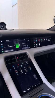 PORSCHE-TAYCAN-2023