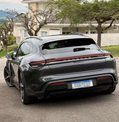 PORSCHE-TAYCAN-2023