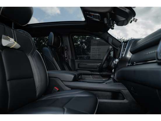 RAM-1500-3.0 HURRICANE 6 BITURBO GASOLINA LARAMIE NIGHT EDITION CD 4X4 AUTOMÁTICO RAM-1500-2025