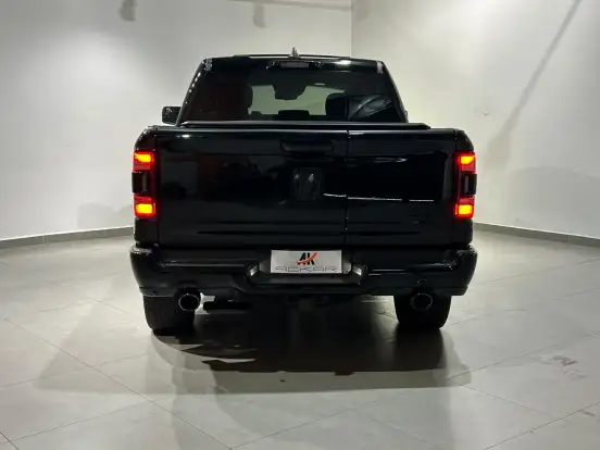 RAM-1500-5.7 V8 GASOLINA LIMITED NIGHT EDITION CD 4X4 AUTOMÁTICO RAM-1500-2023