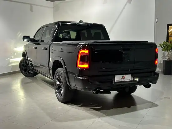 RAM-1500-5.7 V8 GASOLINA LIMITED NIGHT EDITION CD 4X4 AUTOMÁTICO RAM-1500-2023