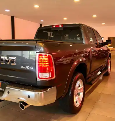 RAM-CLASSIC-5.7 V8 GASOLINA LARAMIE CD 4X4 AUTOMÁTICO RAM-CLASSIC-2023