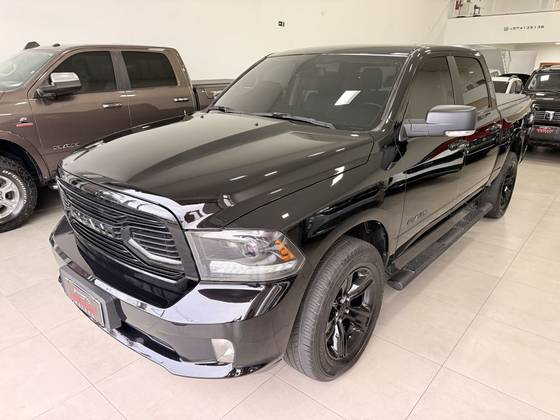 RAM CLASSIC 5.7 V8 GASOLINA LARAMIE NIGHT EDITION CD 4X4 AUTOMÁTICO