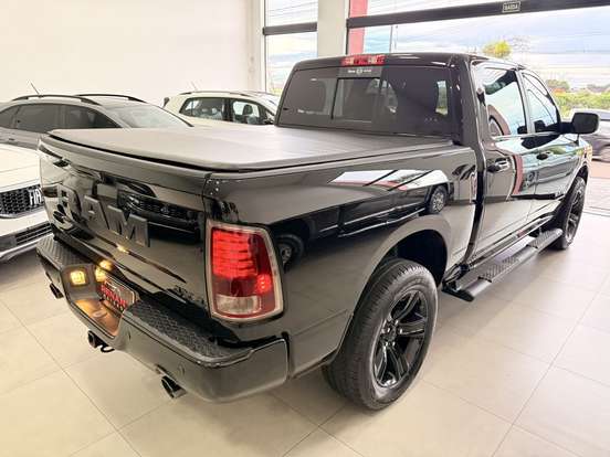RAM-CLASSIC-5.7 V8 GASOLINA LARAMIE NIGHT EDITION CD 4X4 AUTOMÁTICO RAM-CLASSIC-2023