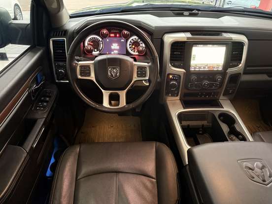 RAM-CLASSIC-5.7 V8 GASOLINA LARAMIE NIGHT EDITION CD 4X4 AUTOMÁTICO RAM-CLASSIC-2023
