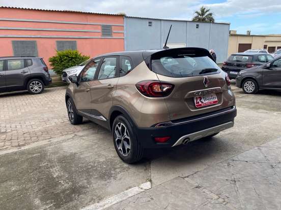 RENAULT-CAPTUR-2021