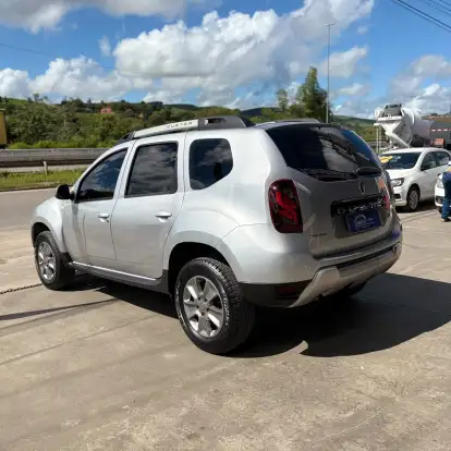 RENAULT-DUSTER-2018