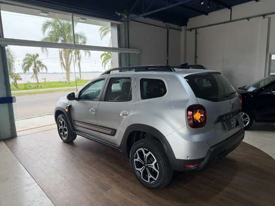 RENAULT-DUSTER-2023