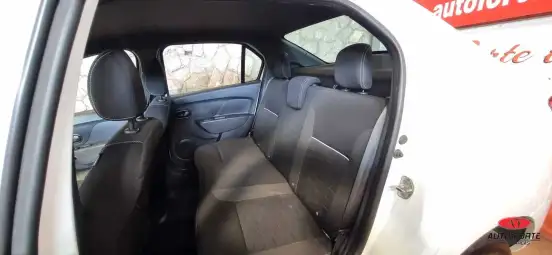 RENAULT-LOGAN-2022
