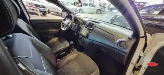 RENAULT-LOGAN-2023