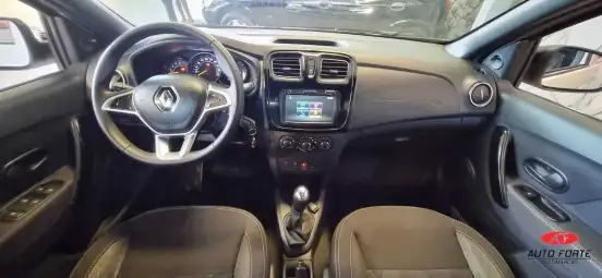 RENAULT-LOGAN-2023