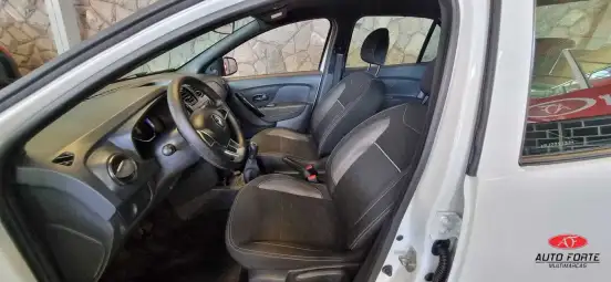 RENAULT-LOGAN-2023