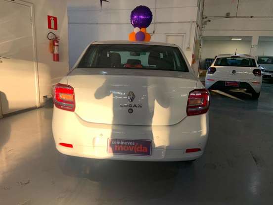 RENAULT-LOGAN-2024