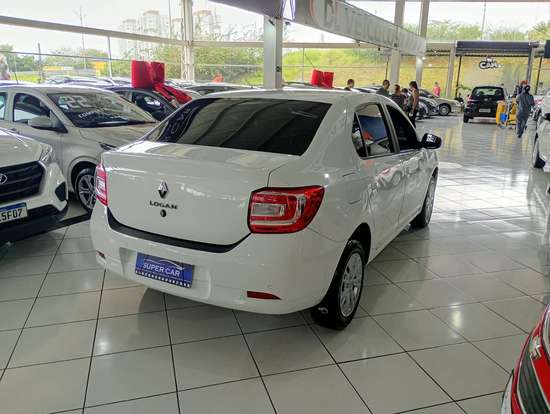 RENAULT-LOGAN-2024