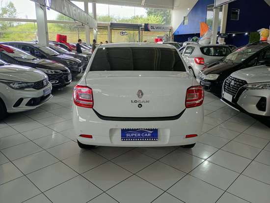 RENAULT-LOGAN-2024