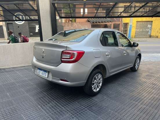 RENAULT-LOGAN-2024