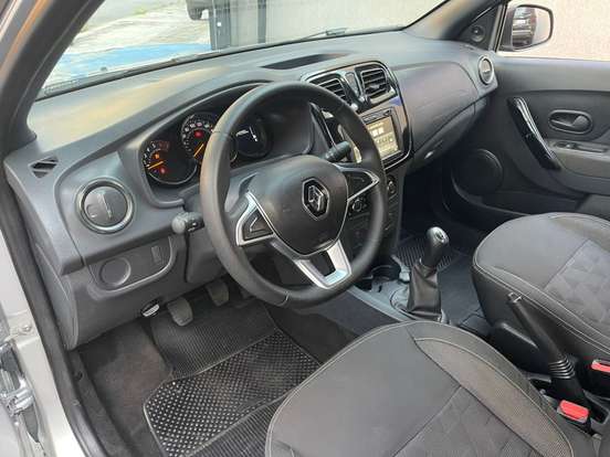 RENAULT-LOGAN-2024