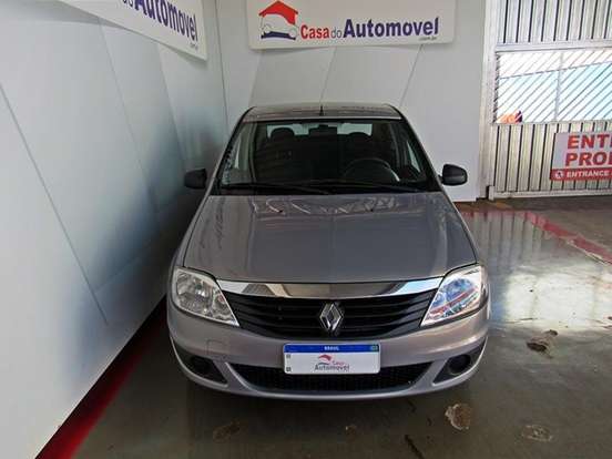 RENAULT-LOGAN-2011